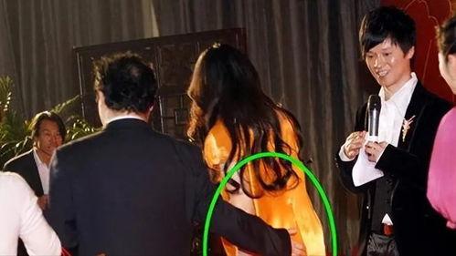 明星给摸屁股,是无意还是另有深意？