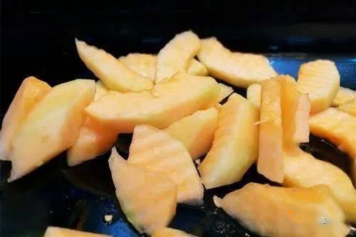 吃哈密瓜通大便