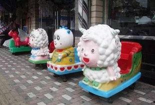 网红摇摇车搞笑图片,萌娃表情包来袭，笑料百出！