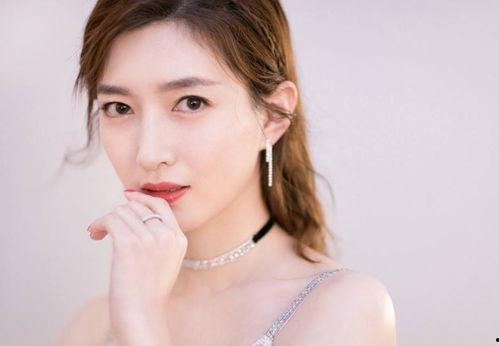 和江疏影像的女明星,演绎时尚魅力新篇章