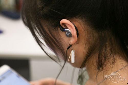 明星金属耳圈,明星金属耳圈时尚解析