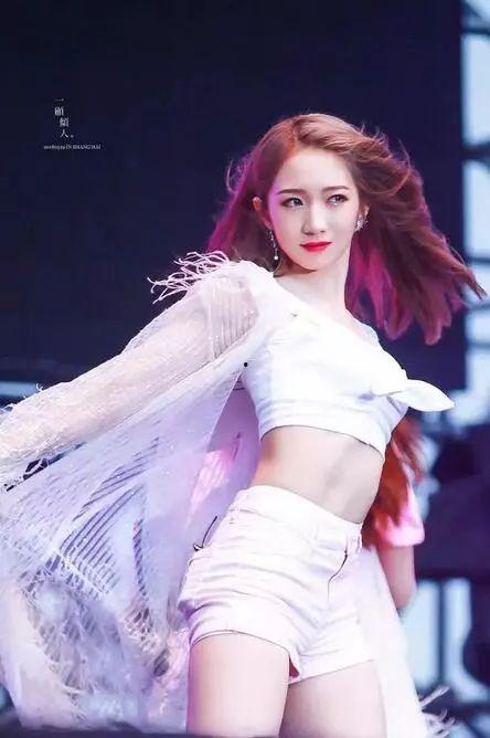 快手柠萱要当明星了,从素人迈向璀璨星途